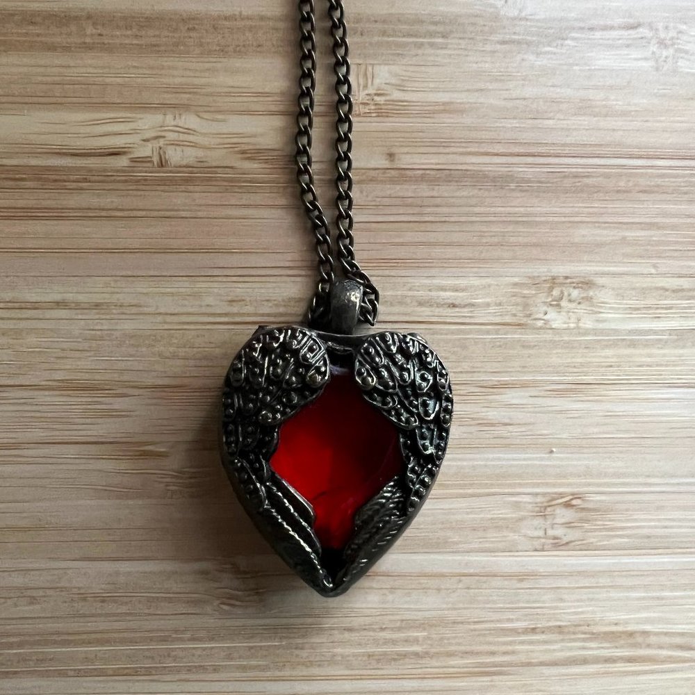 The heart beats red necklace - gold & red heart necklace - Titanic necklace